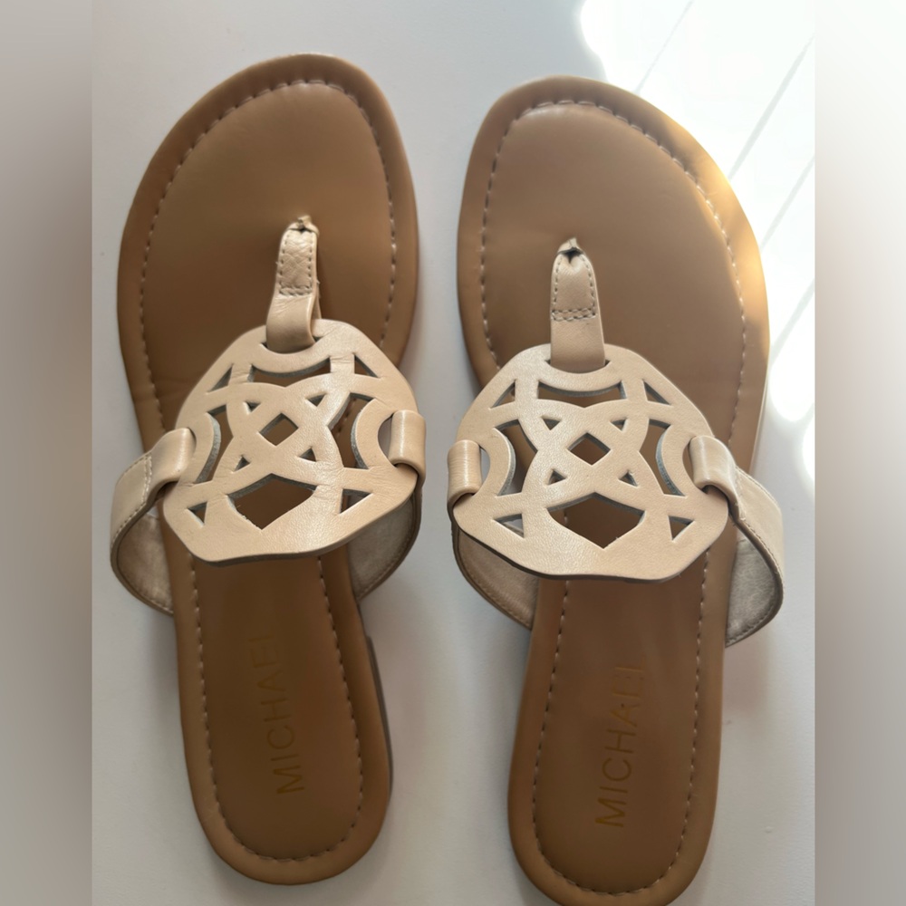 MICHAEL Ariana Flip-flop Sandals in Light Tan